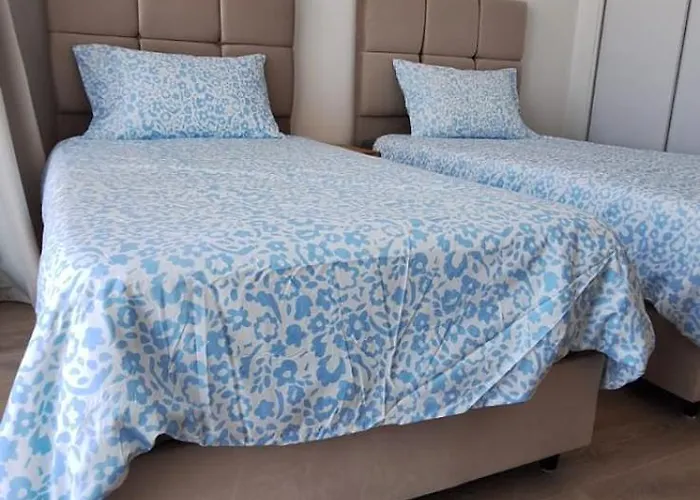 Kamaran 2-bedroom Ground Floor, Sleeps 4-6 Persons