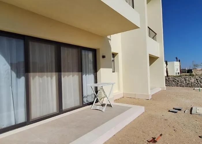 Daire Kamaran 2-bedroom Ground Floor, Sleeps 4-6 Persons